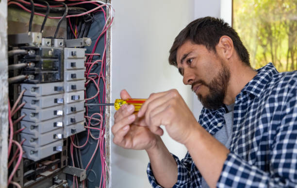 Best Commercial Electrician Services  in Selah, WA